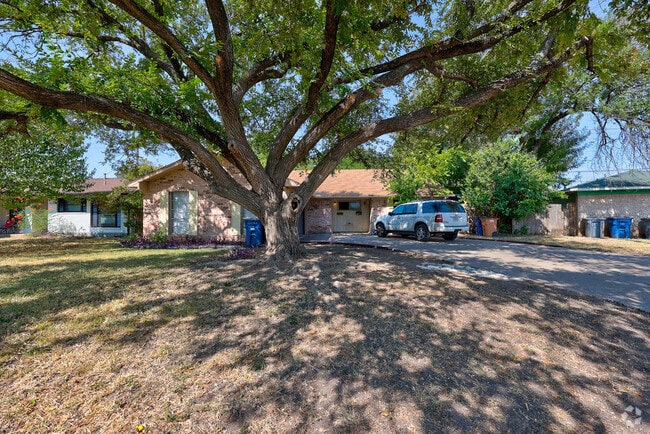 Building Photo - 8600 Woodstone Dr Rental