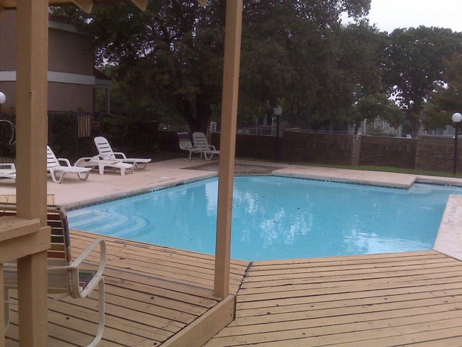 Photo - 2225 Madison Dr Unit 103