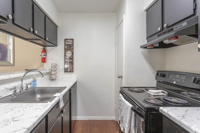 1 BR, 1 BA - 570 SF - Meadow Park