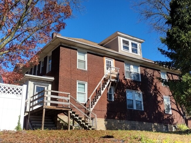 Building Photo - 343 Linden Ave Rental