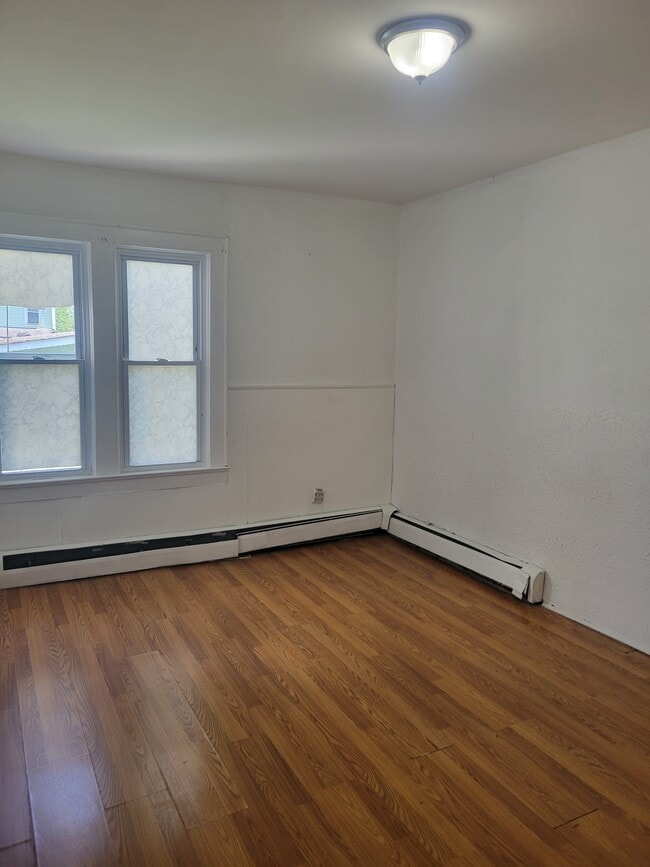 Bedroom - 21 New Walnut St