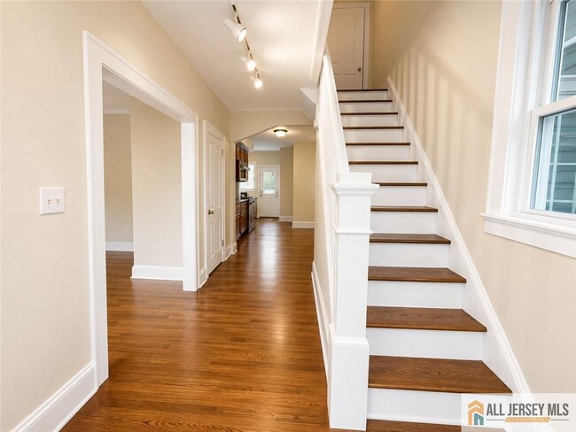 161 Nichol Ave