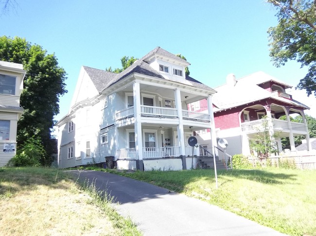 Photo - 2319 E Genesee St
