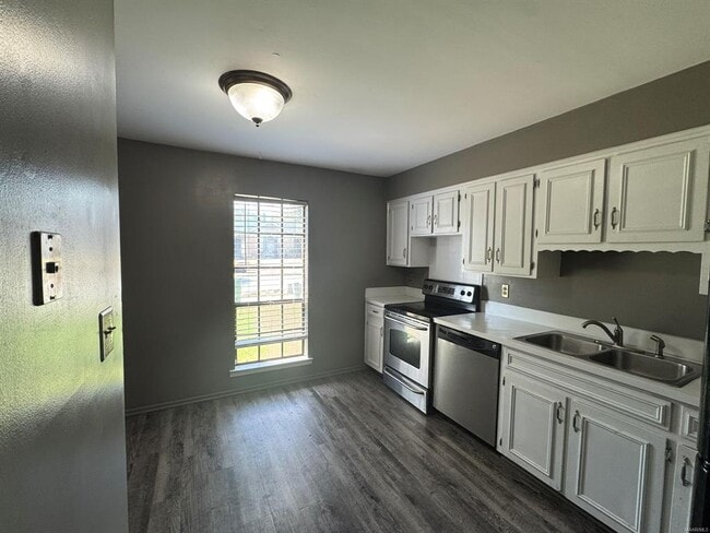 578 Hollow Wood Rd