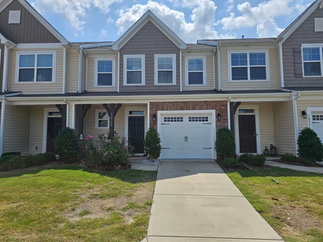 Well Maintained Large townhome in Steele C... - Well Maintained Large townhome in Steele C...