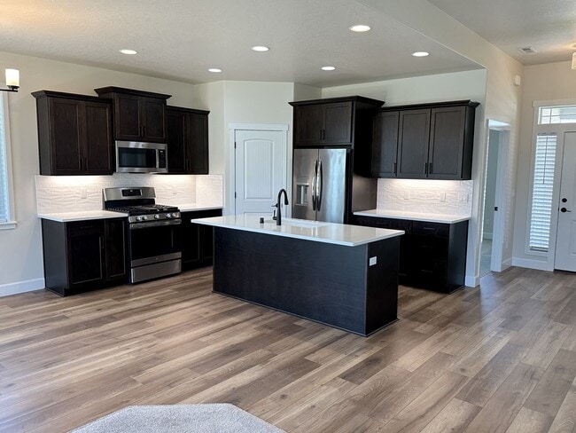 Photo - Luxury 3-Bedroom Home for Lease in Apple Valley, Kennewick – Built 2023