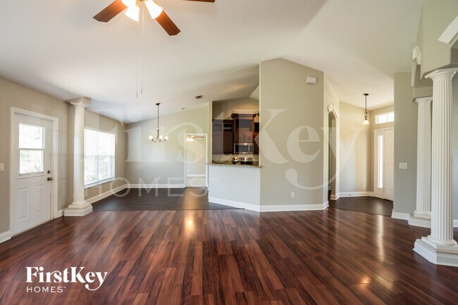 4633 Fernway Dr