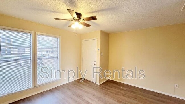 Building Photo - 400 Bill Bradford Rd Unit Apt 7