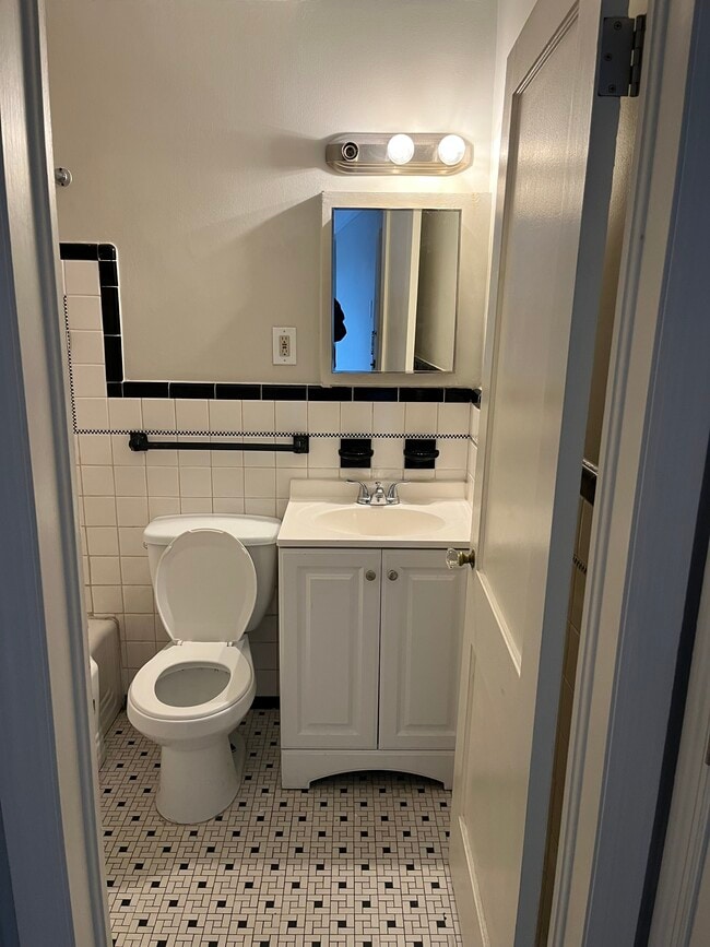 Photo - 2900 Orchard Lake Rd Unidad 3