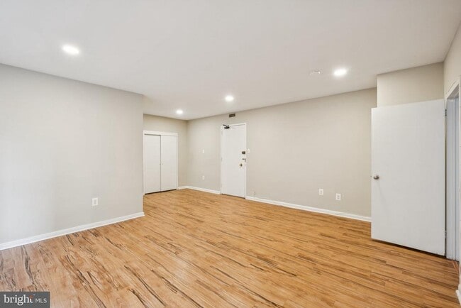 Building Photo - 135 S 19th St Unit 908