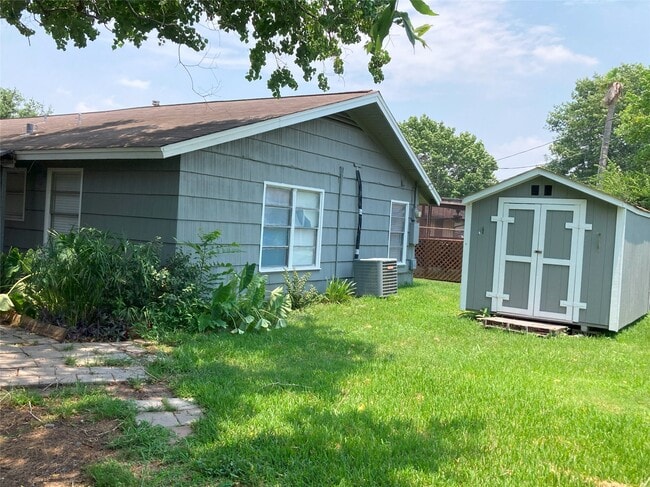 Photo - 1202 Dunstan Rd