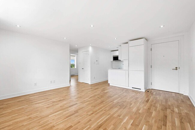 Photo - 327 Chisholm