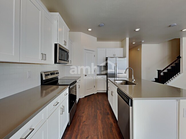 Photo - 749 S Rocker Ave