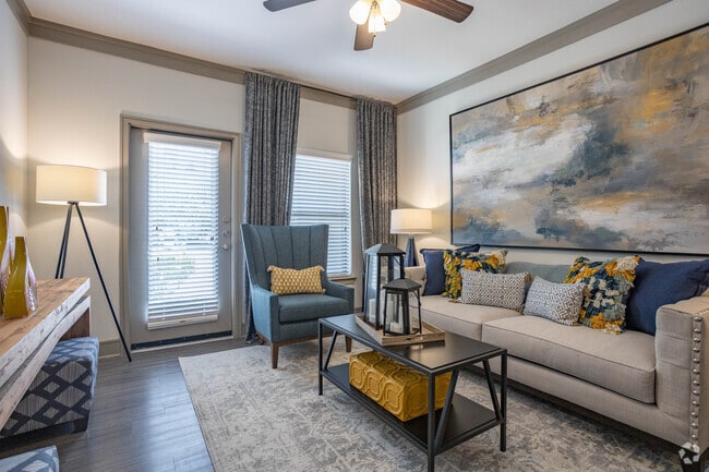 2 BR, 2 BA - 1,103 SF