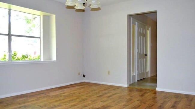 Photo - 135 Singleton St