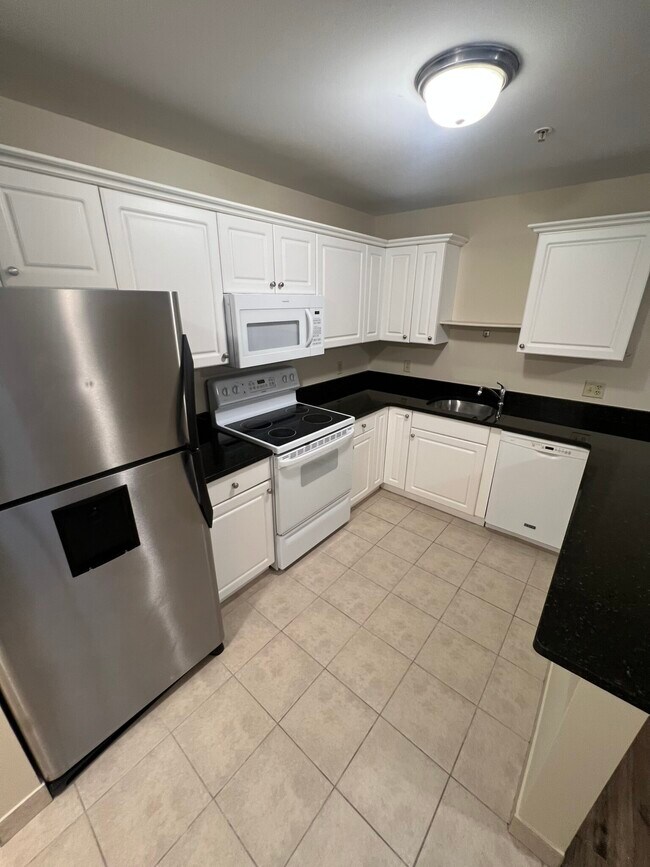 Building Photo - 12 Florence St Unit 413