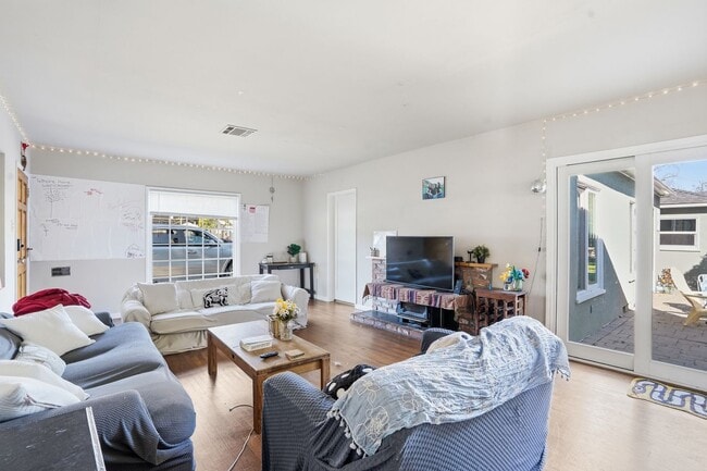 Photo - 811 Mission St