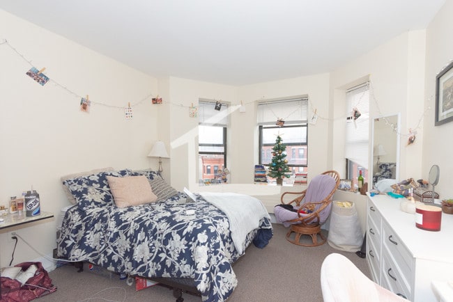 Building Photo - 829 Beacon St Unit 1E