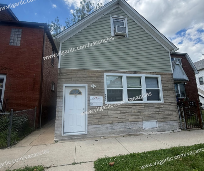 Building Photo - 4842 Northcote Ave Unit 1R