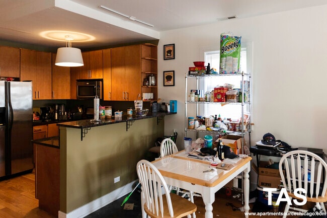 Building Photo - 3023 N Oakley Ave Unit 2 Rental