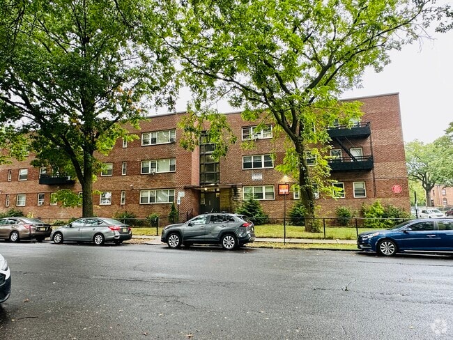 Building Photo - 68 Elmwood Ave Unit B Rental
