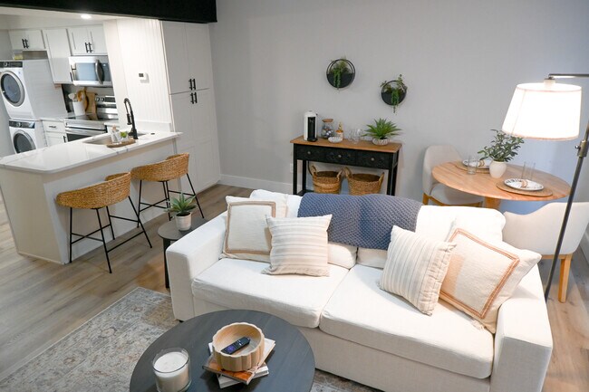 2BD, 1BA - 900SF - Living Room/Dining Area
