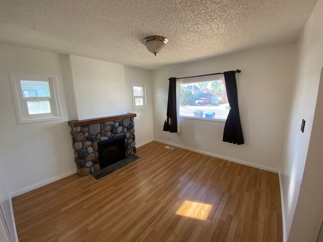 Photo - 160 E Leslie Ave