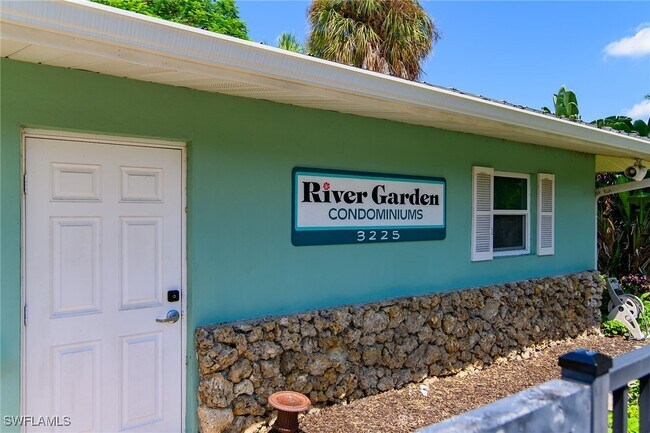Photo - 3225 E Riverside Dr