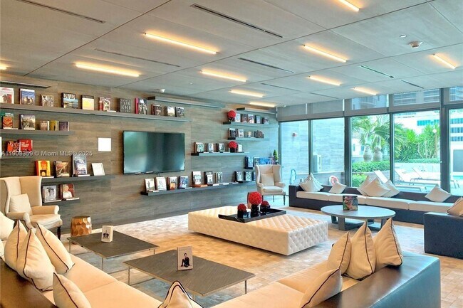 Building Photo - 1080 Brickell Ave Unit 2007