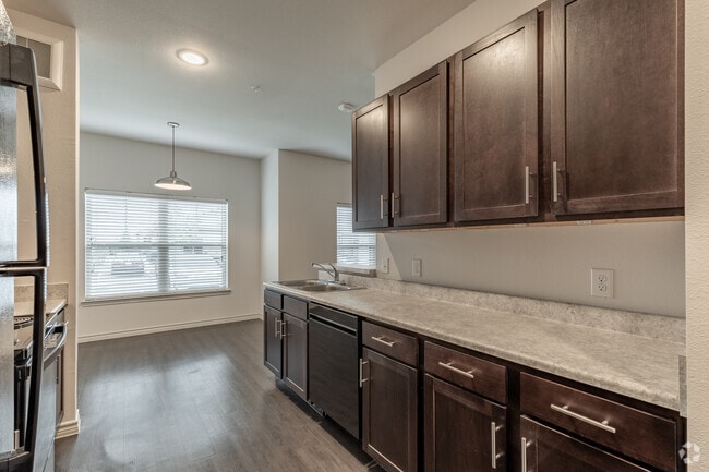 2BR, 2BA - 997 SF