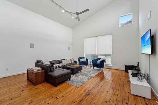 Photo - 6951 Ardmore St