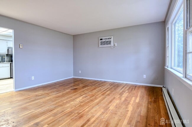 Photo - 347 Lincoln Blvd