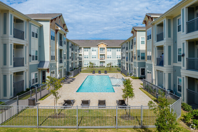 Building Photo - The Broadway Apartments