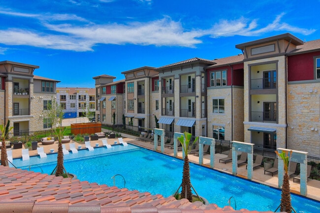 View of Property & Resort Style Pool at Park at Rialto Apartments, San Antonio - Park at Rialto Apartments