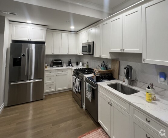 Building Photo - 14 Mount Hood Rd Unit 4 Rental
