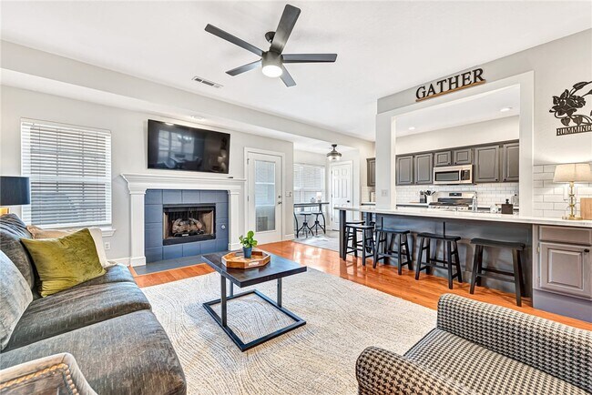 Photo - 701 SW Maidstone Ave