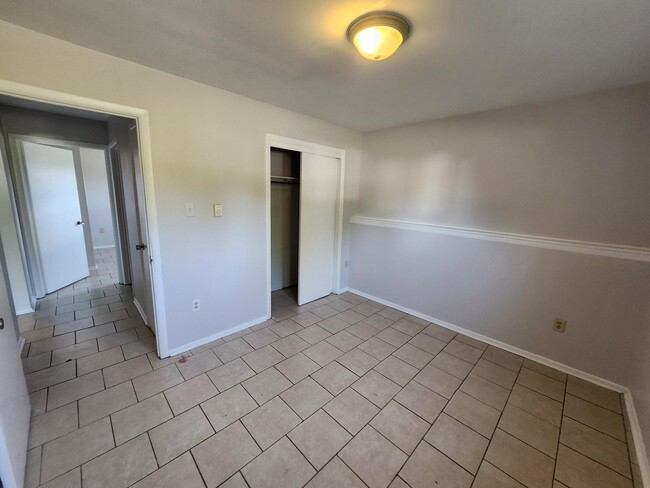 Building Photo - 8 Scott Ave Unit 1