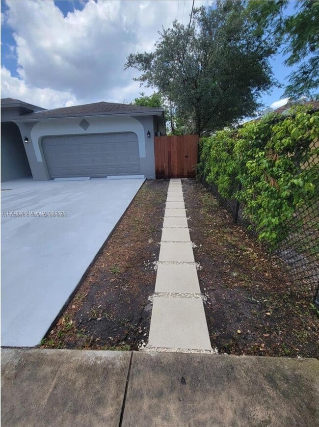 Photo - 1621 NW 118th St Apartment Unit 1