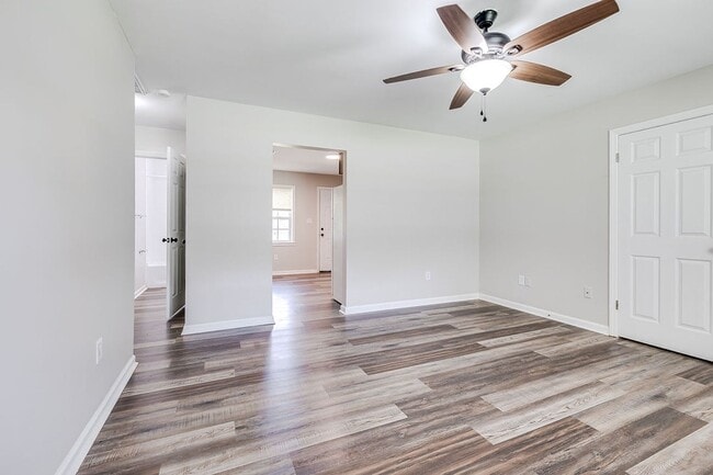 Photo - 301 Hickory St