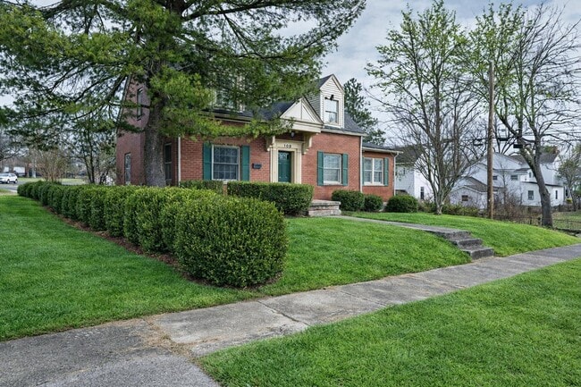 Photo - 109 W Poplar St