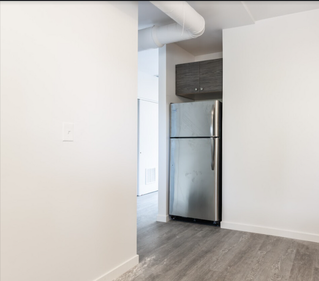 Photo - 1712 W Glenlake Ave Apartments Unit 1