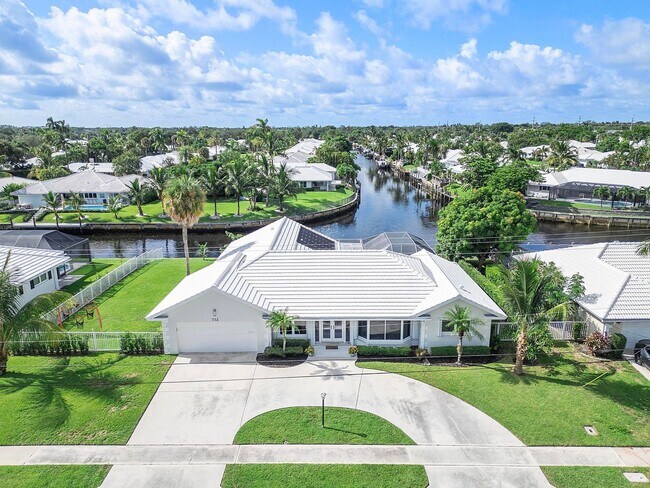 Building Photo - 772 Apple Tree Ln