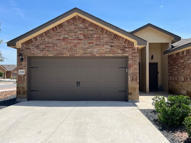 Building Photo - Luxury 3/2 Duplex in Seguin, Texas