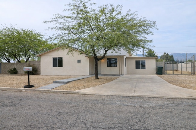 Building Photo - 5443 E Lester St