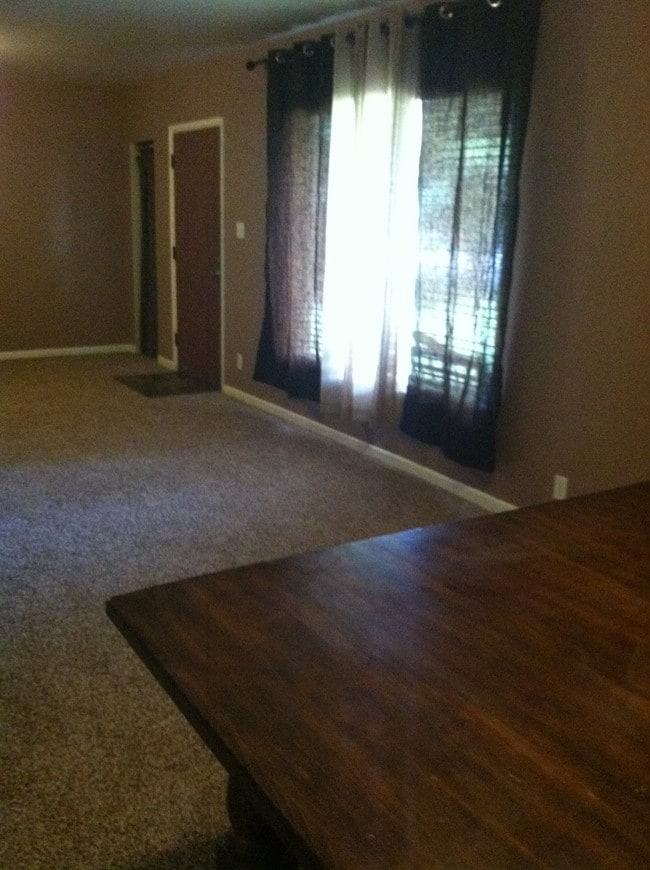 Photo - 6804 E 6th St