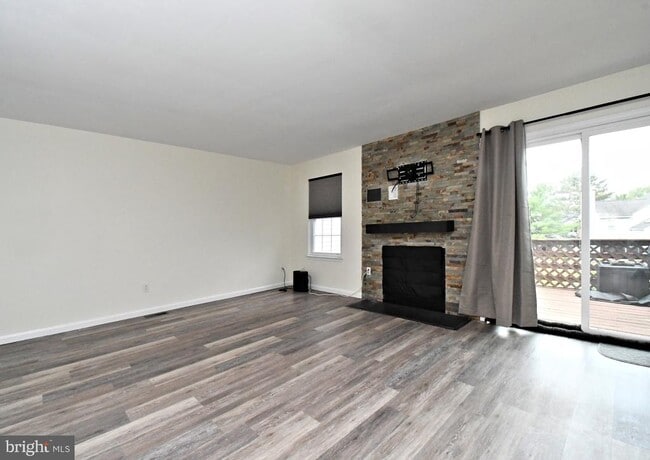 Photo - 190 Barry Ave
