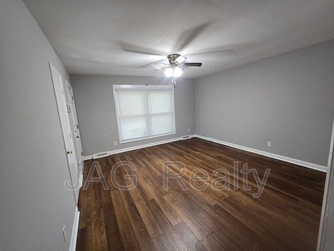 Photo - 841 Carrington Dr