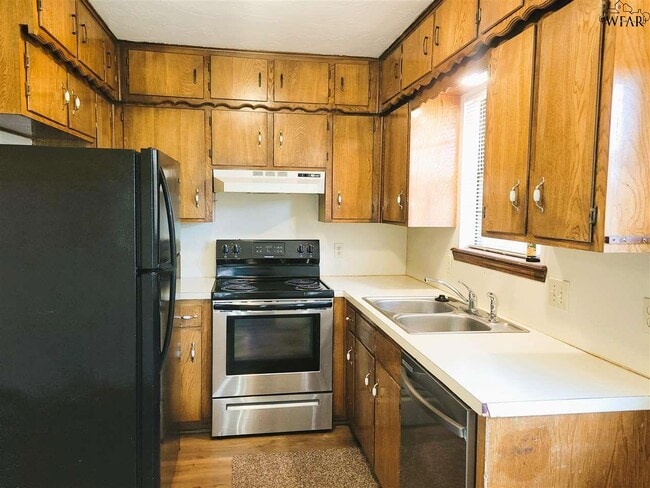 Photo - 3001 Stearns Ave