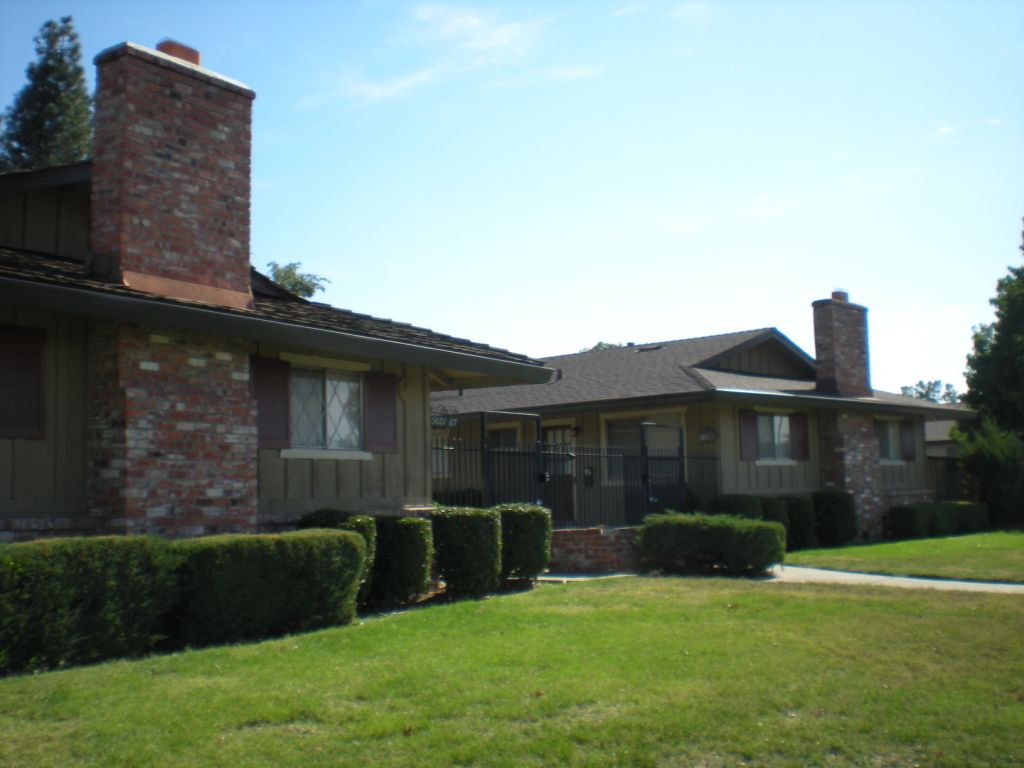 Primary Photo - 5821-5927 S Land Park Dr Apartments