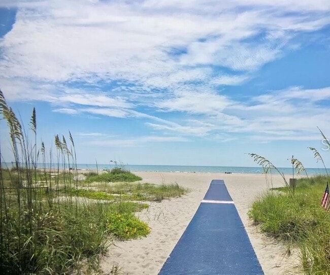 Beach Access - 350 Taylor Ave Unit 5B